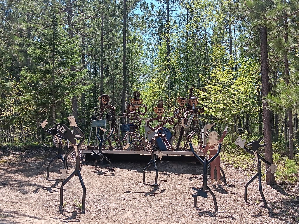 Lakenenland mechanical band