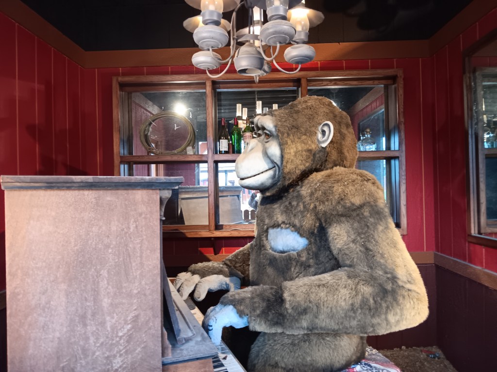 wall drug store gorilla